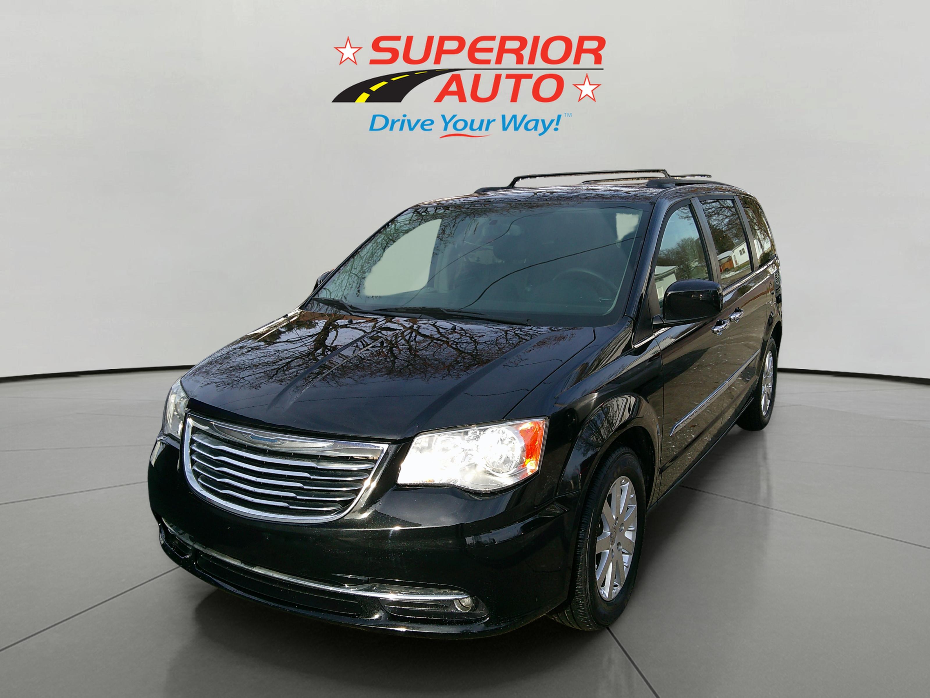 2015 Chrysler Town & Country Touring's photo