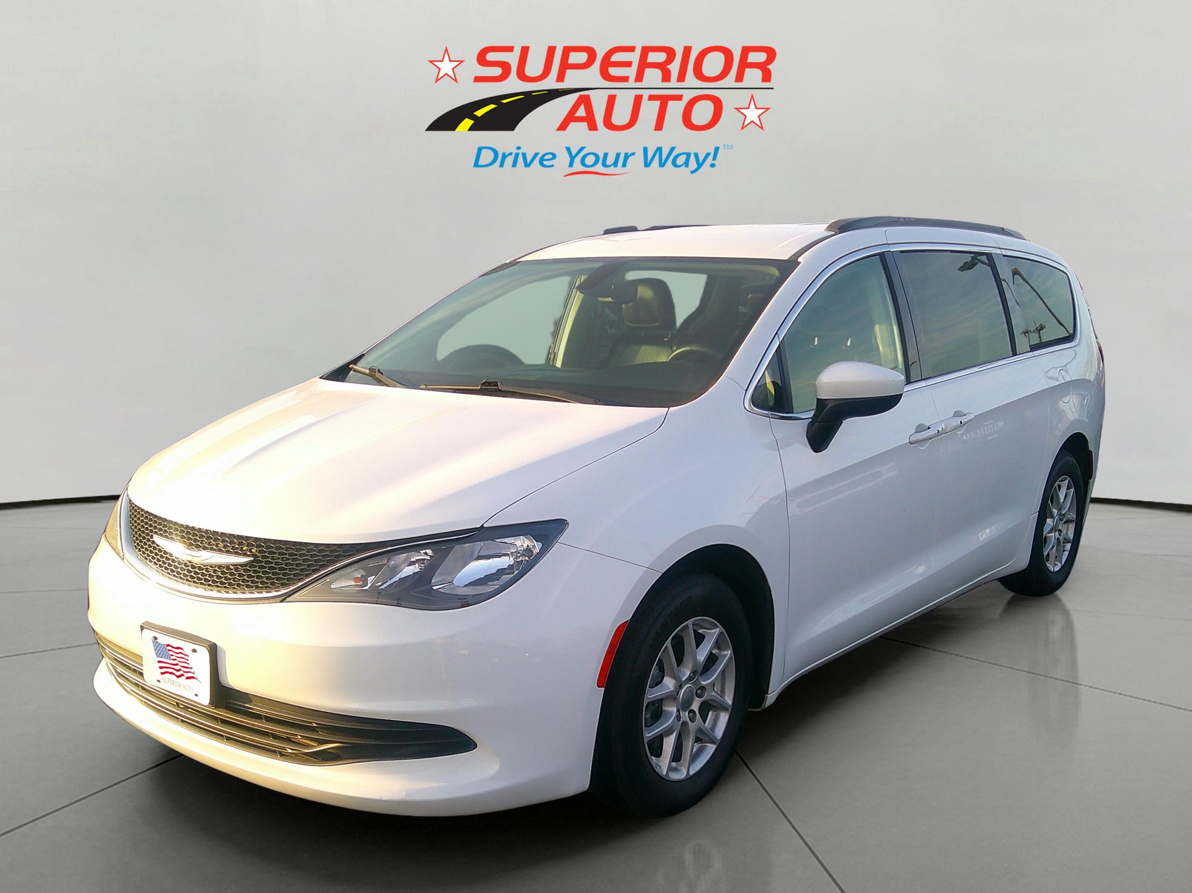 2020 Chrysler Voyager's photo