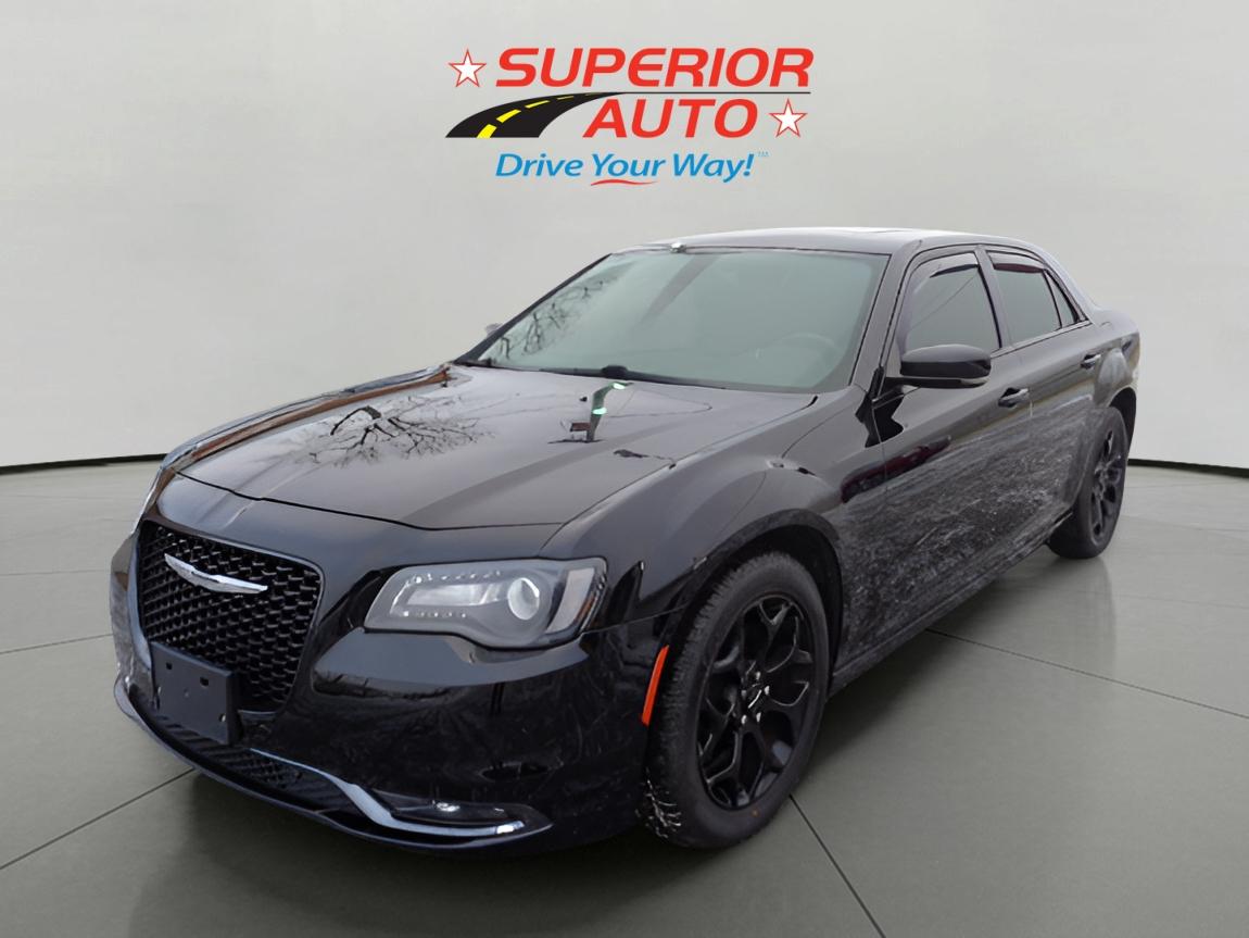 2016 Chrysler 300 S's photo