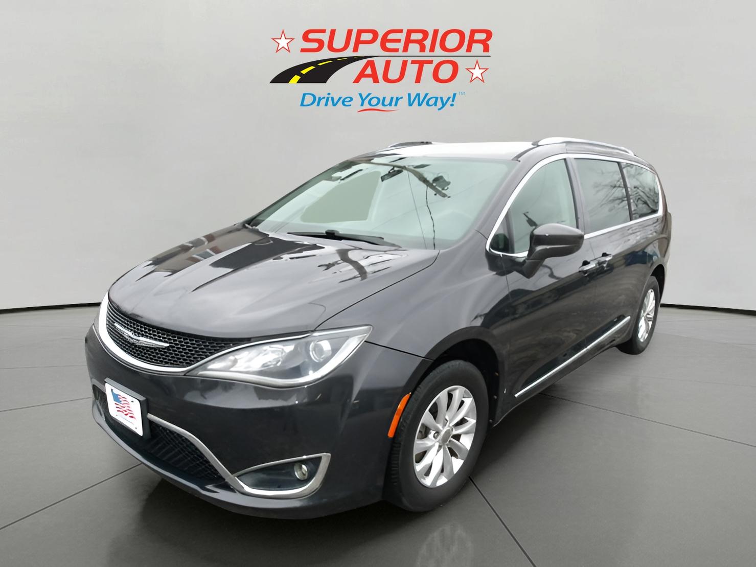 2018 Chrysler Pacifica Touring L's photo